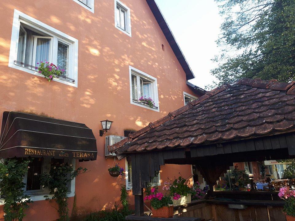 Hotel Mance Brod na Kupi Exterior foto